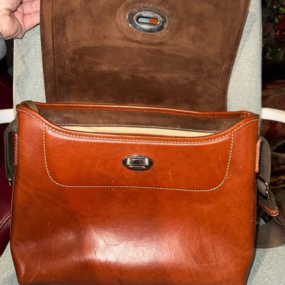 Florentine Toscana leather crossbody saddle bag - Picture 7 of 12